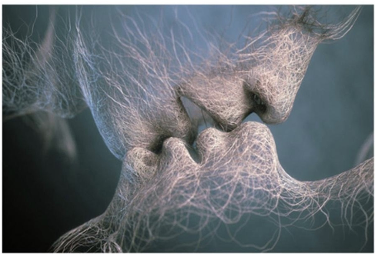 Wire sculpture of two figures kissing